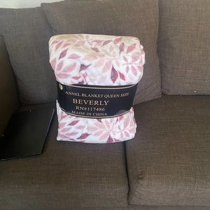BEVERLY FLANNEL BLANKET